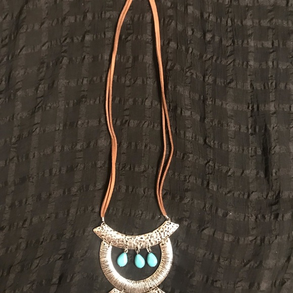 Beautiful statement necklace - Picture 2 of 4